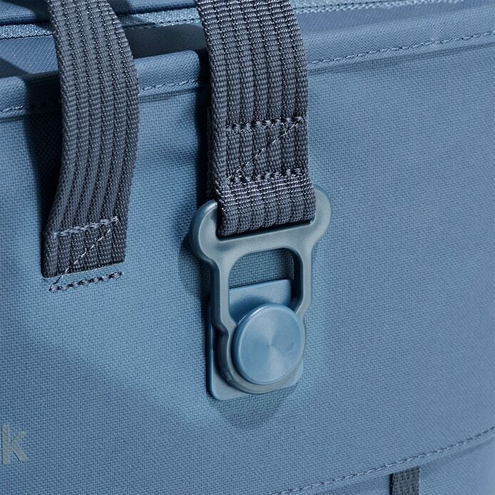 carryouttm-soft-cooler-tote-20-l-z1 250815_hydro_cooler_details_14838_2_4.jpg