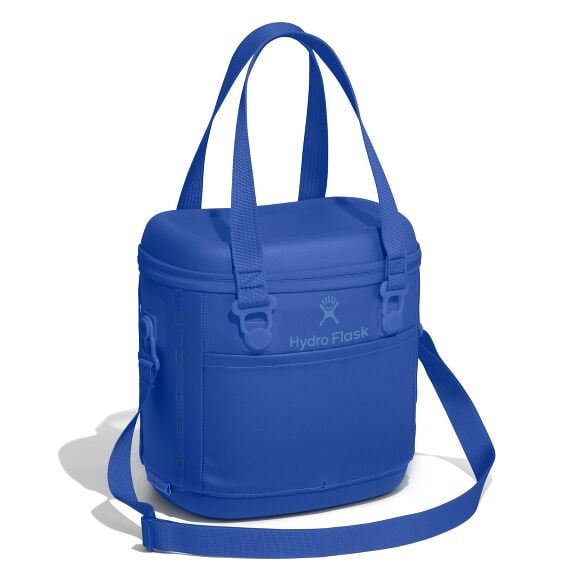 carryouttm-soft-cooler-10-l-u6 6pco382_carryout_cooler_10l_capri_blue_angled_1.jpg