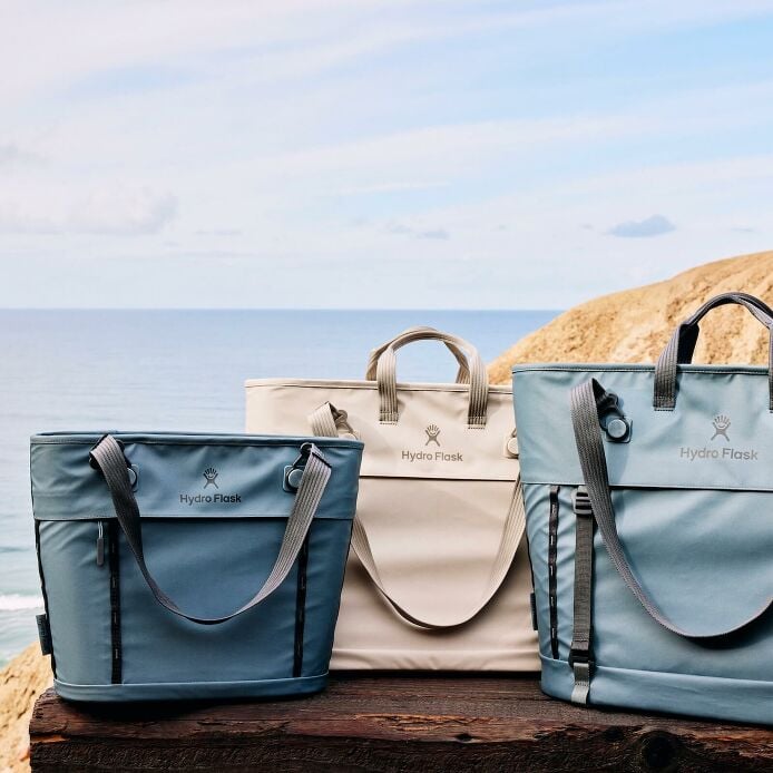 carryouttm-soft-cooler-tote-30-l-w3 hf_carryout_bouwer_d1_l1_torrey_pines_still_life_0055_1_2.jpg