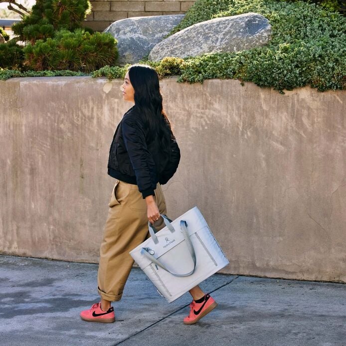 carryouttm-soft-cooler-tote-20-l-z1 hf_carryout_bouwer_d2_l1_stone_steps_0066_1.jpg