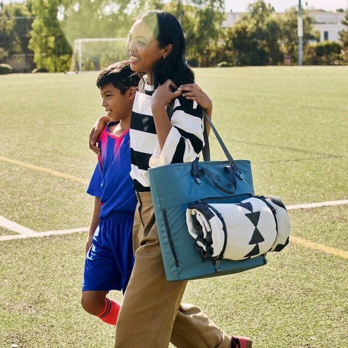 carryouttm-soft-cooler-tote-30-l-w3 hf_carryout_bouwer_d2_l2_parking_soccer_3406_1_1.jpg