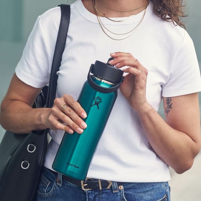 32-oz-lightweight-flex-straw-bottle-q4 hf_s26_lightweight_mcinnis_5167_2_3.jpg