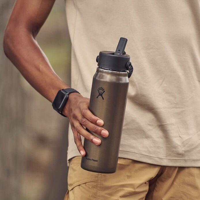 32-oz-lightweight-flex-straw-bottle-q4 hf_s26_lightweight_mcinnis_6345_2_3.jpg
