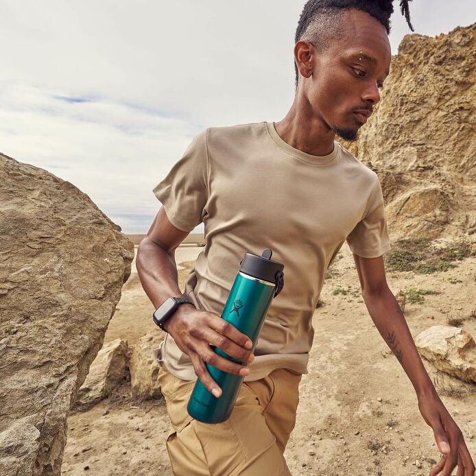 24-oz-lightweight-flex-straw-bottle-r3 hf_s26_lightweight_mcinnis_6828_4.jpg