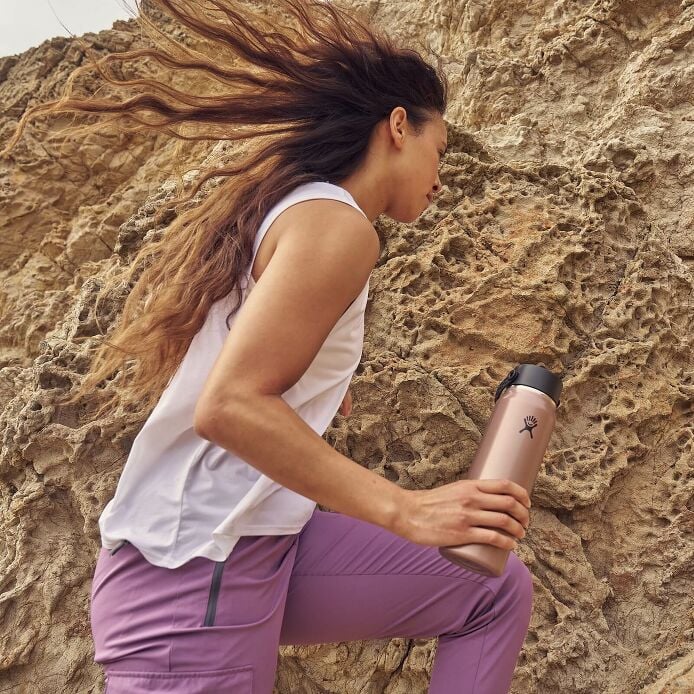 32-oz-lightweight-flex-straw-bottle-q4 hf_s26_lightweight_mcinnis_6946_1_3.jpg