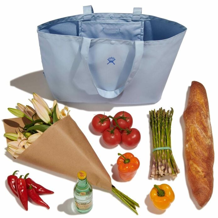 20-l-tag-along-tote-q6 rt20484_20ltagalongtote_surf_packing_1.jpg